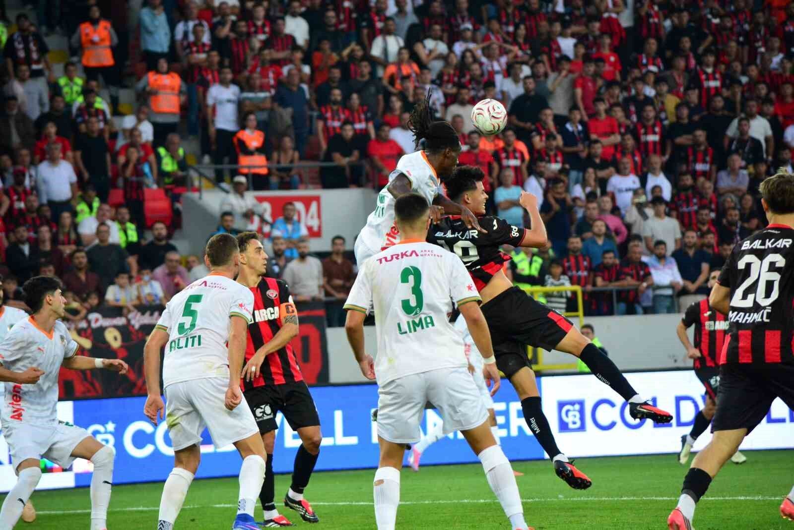 Trendyol Süper Lig: Çorum FK: 1 - Corendon Alanyaspor: 2