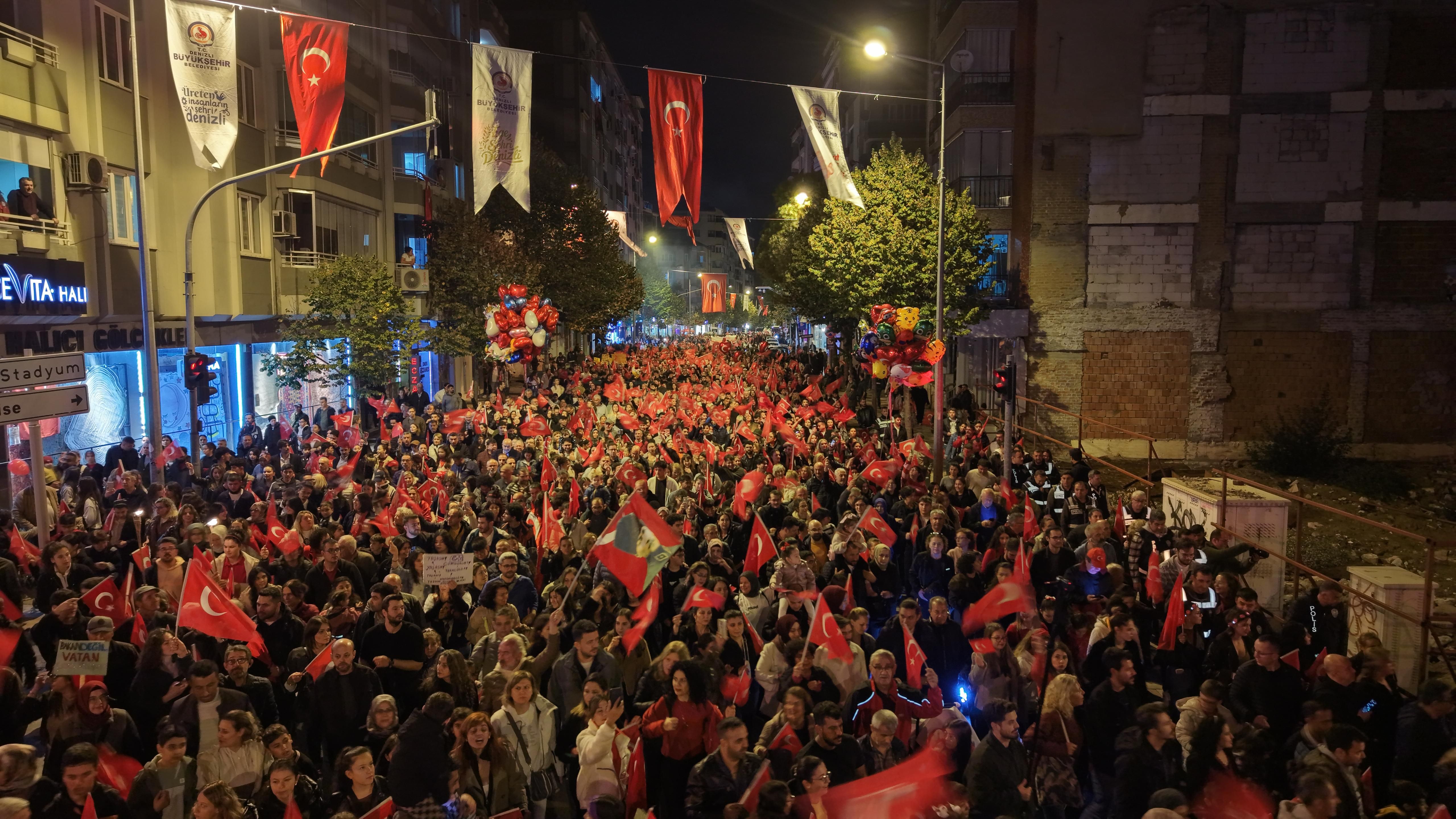 Binlerce Denizlili Cumhuriyet Için Yürüdü (9)