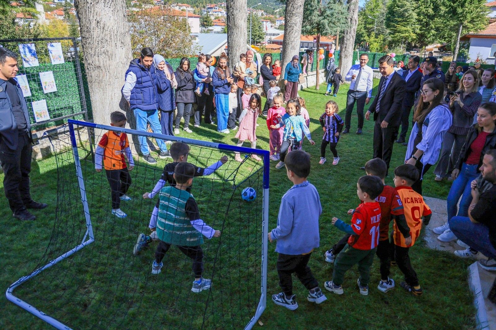 Çameli’de minikler ve aileleri geleneksel oyunlarda yarıştı