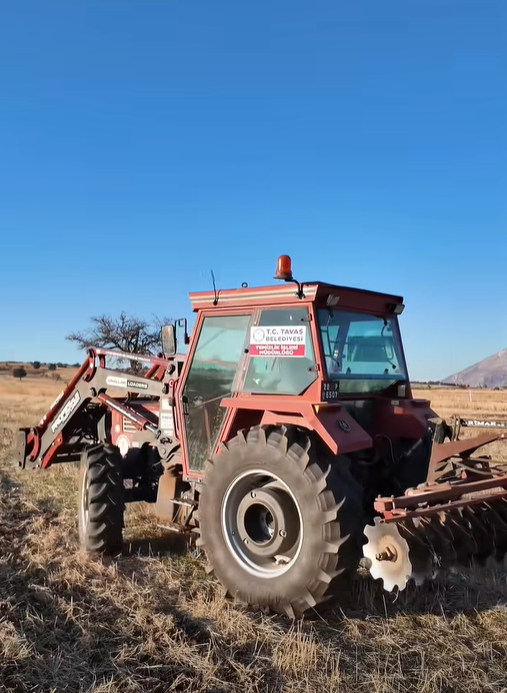 Denizli Haber Başkan Tatık Traktörün Başına Geçti (2)