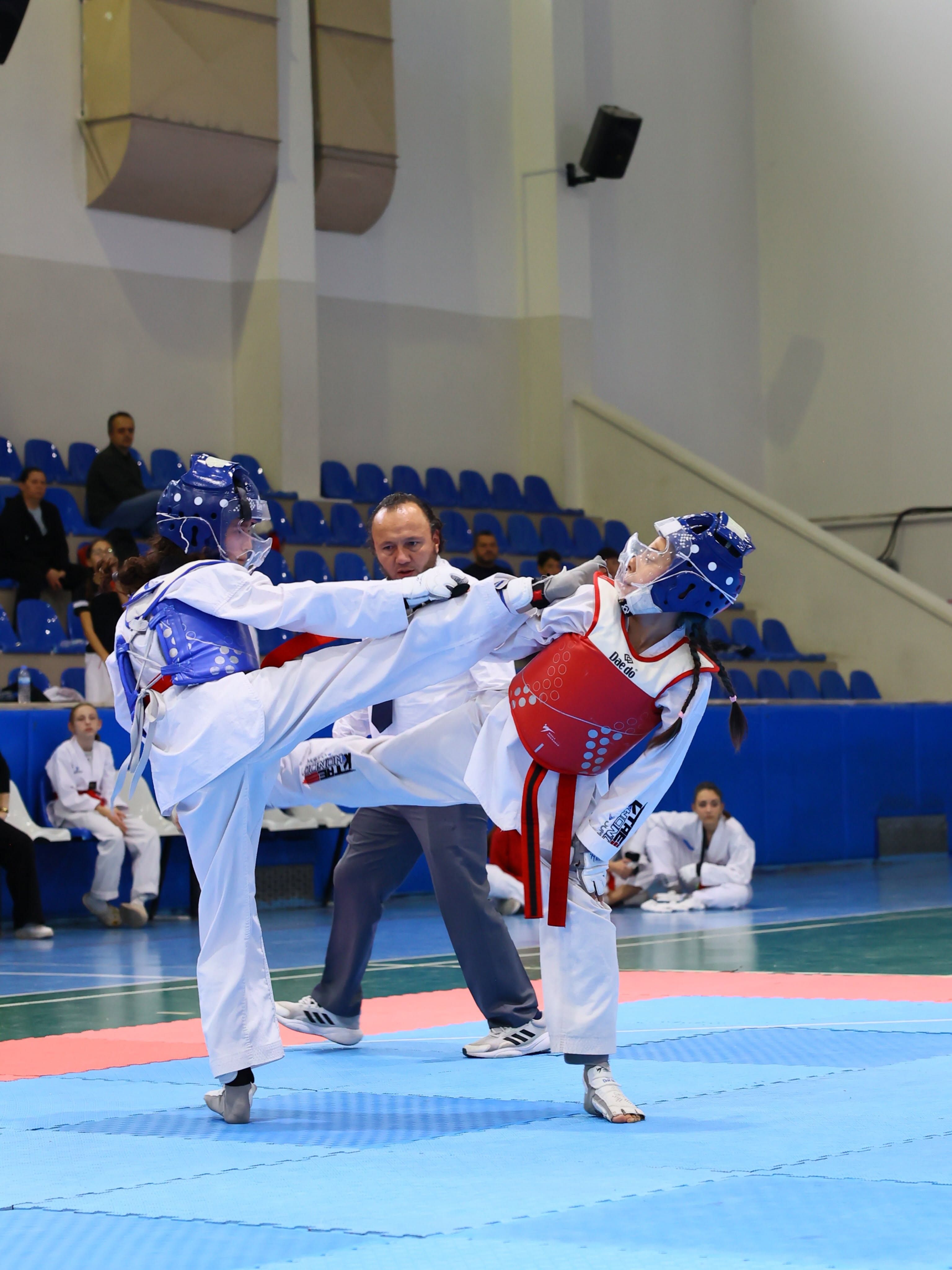 Denizli’de Okul Sporları Taekwondo Heyecanı Yaşandı