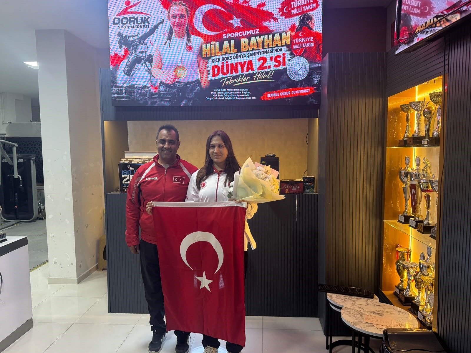 Dünya ikincisi Hilal Bayhan’a coşkulu karşılama