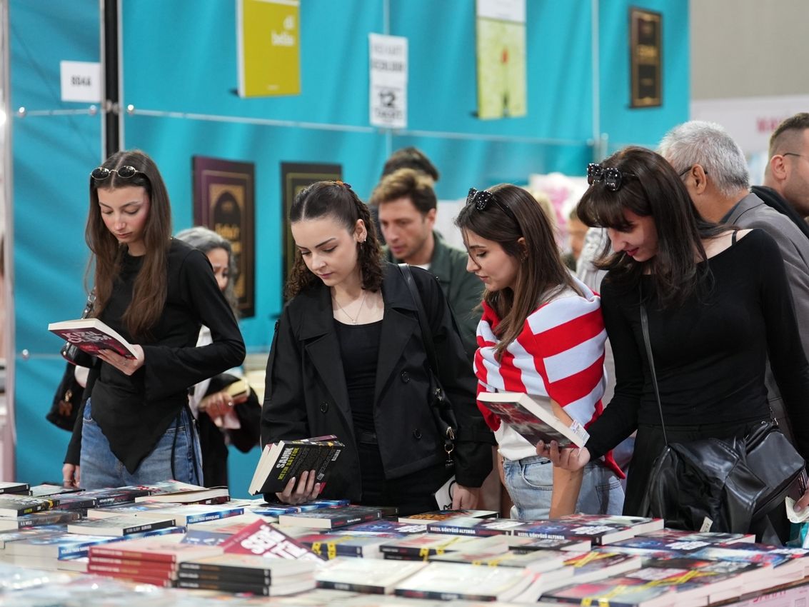 Denizli Tüyap Kitap Fuarı’nda Yazar Yağmuru Sürüyor (6)