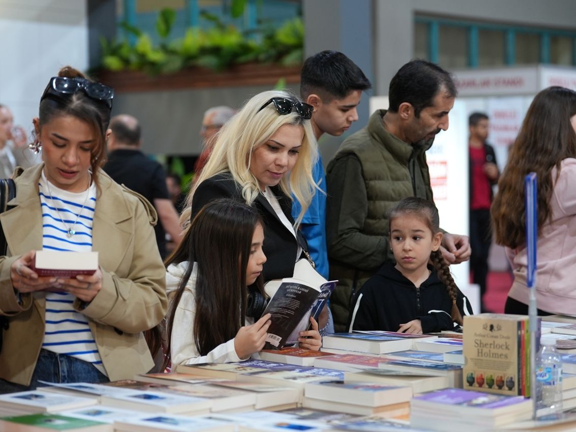 Denizli Tüyap Kitap Fuarı’nda Yazar Yağmuru Sürüyor (8)